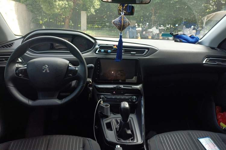 Used Peugeot 308 2016 1.6L Manual Fashion Edition Center Console