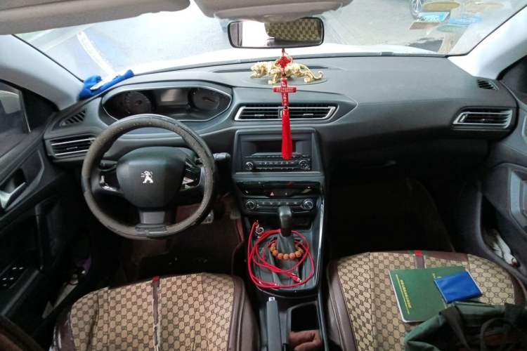 Used Peugeot 308 2016 1.6L Automatic Fashion Edition Center Console