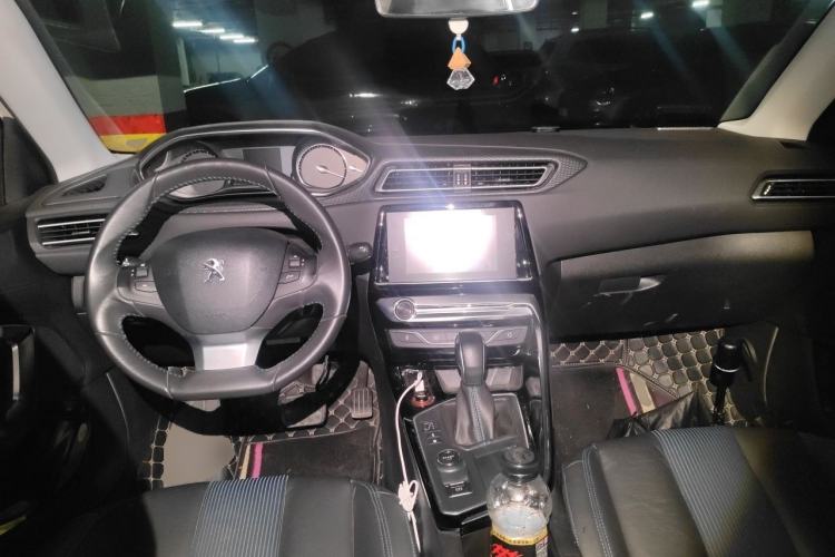 Used Peugeot 308 2016 350THP Automatic Prestige Edition Center Console