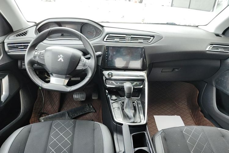 Used Peugeot 308 2016 1.6L Automatic Luxury Edition Center Console