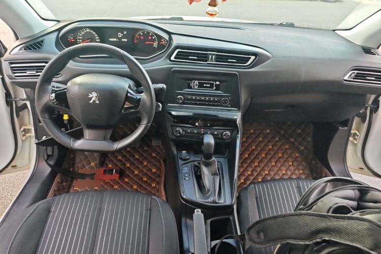 Used Peugeot 308 2016 1.6L Automatic Fashion Edition Center Console