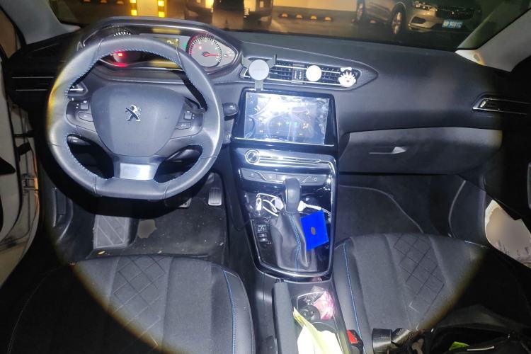 Used Peugeot 308 2016 230THP Automatic Luxury Edition Center Console