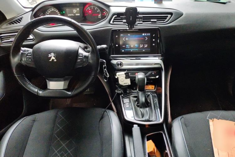 Used Peugeot 308 2016 1.6L Automatic Luxury Edition Center Console