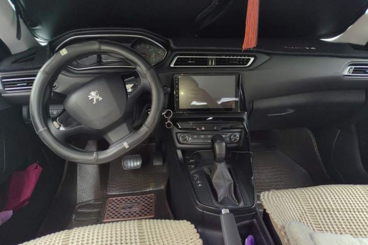 Used Peugeot 308 2016 1.6L Automatic Fashion Edition Center Console