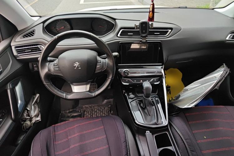 Used Peugeot 308 2016 230THP Automatic Luxury Edition Center Console