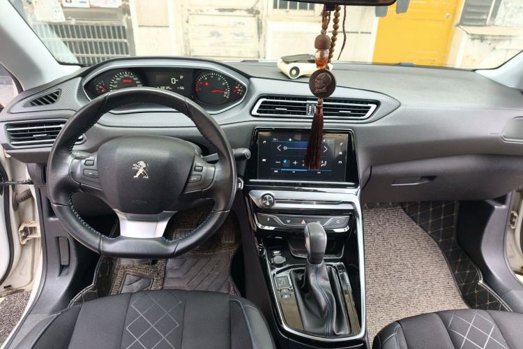 Used Peugeot 308 2016 1.6L Automatic Luxury Edition Center Console