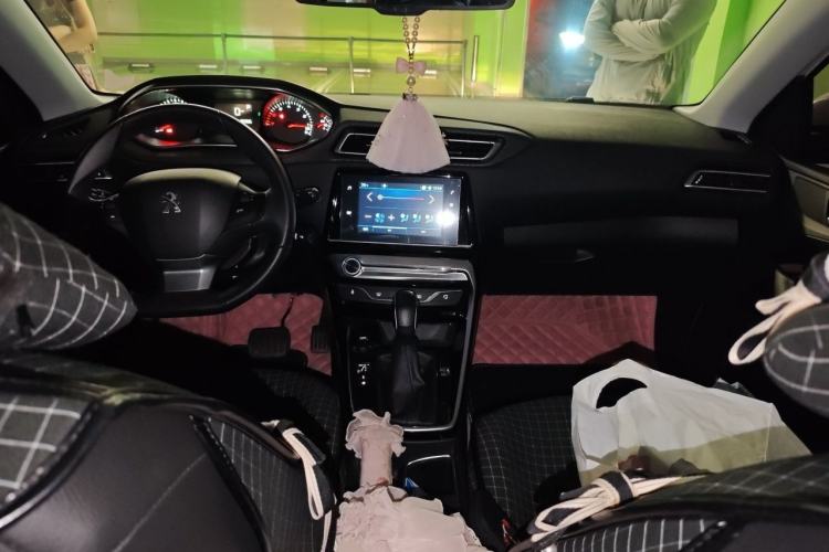 Used Peugeot 308 2016 1.6L Automatic Luxury Edition Center Console