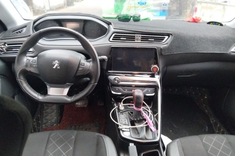 Used Peugeot 308 2016 1.6L Automatic Luxury Edition Center Console