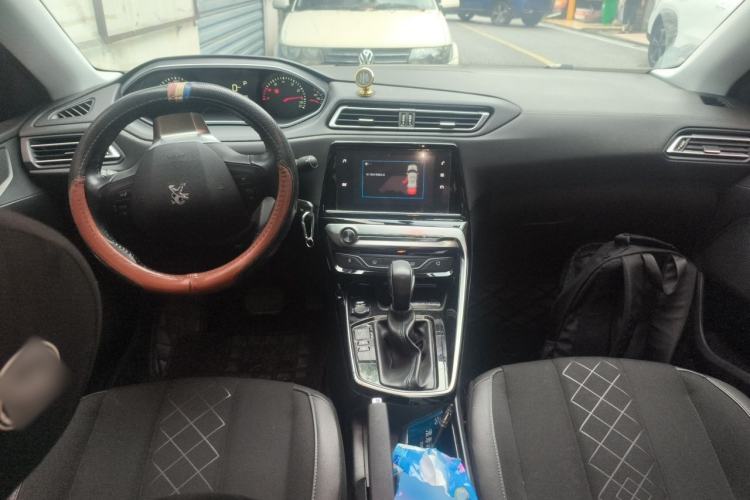 Used Peugeot 308 2016 1.6L Automatic Luxury Edition Center Console