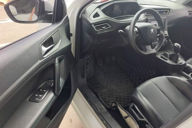 Used Peugeot 308 2016 230THP Manual Fashion Edition Driver Seat
