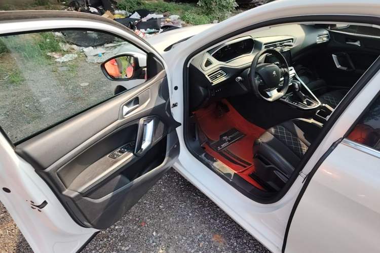 Used Peugeot 308 2016 230THP Automatic Luxury Edition Driver Seat