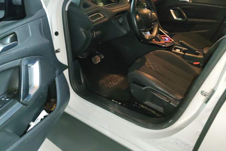 Used Peugeot 308 2016 1.6L Automatic Luxury Edition Driver Seat