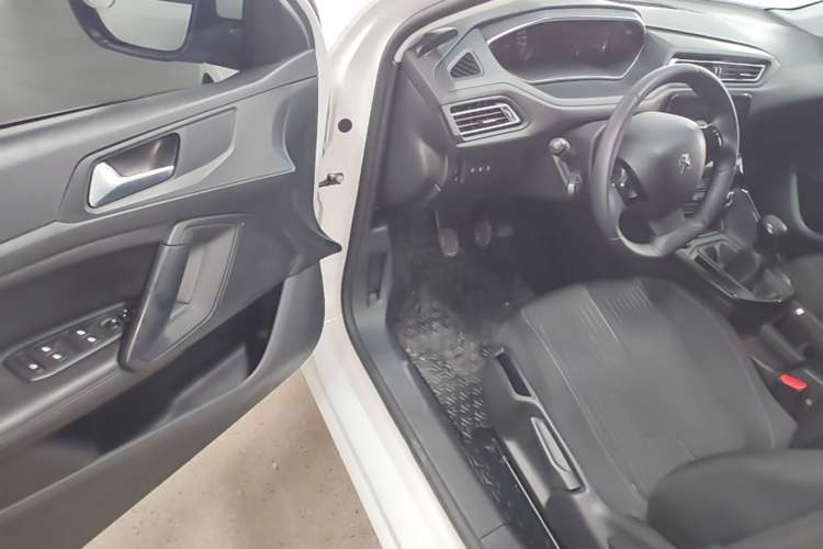 Used Peugeot 308 2016 1.6L Manual Fashion Edition Driver Seat