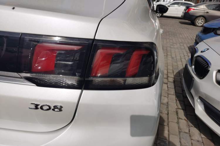 Used Peugeot 308 2016 1.6L Automatic Luxury Edition Exterior 2