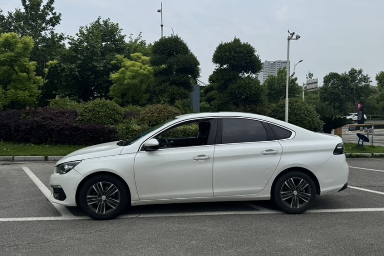 Used Peugeot 308 2016 1.6L Automatic Luxury Edition Exterior 2