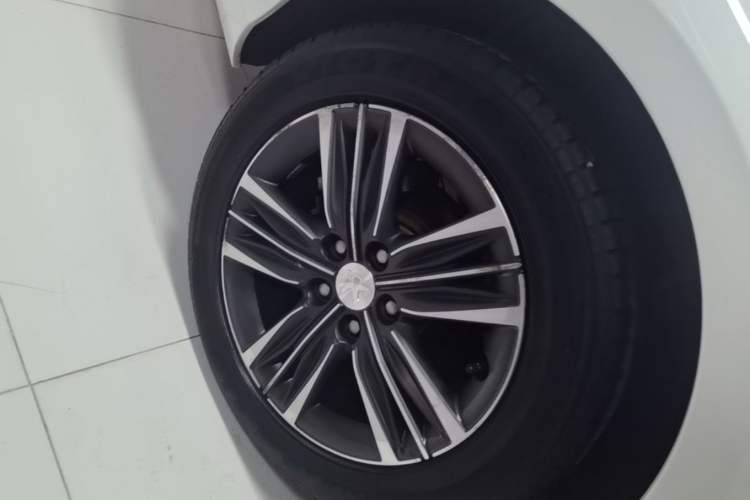 Used Peugeot 308 2016 1.6L Automatic Luxury Edition Exterior 5
