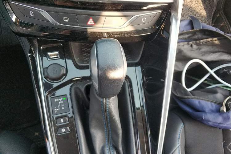 Used Peugeot 308 2016 1.6L Automatic Luxury Edition Gear Lever