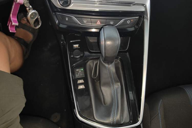 Used Peugeot 308 2016 1.6L Automatic Luxury Edition Gear Lever