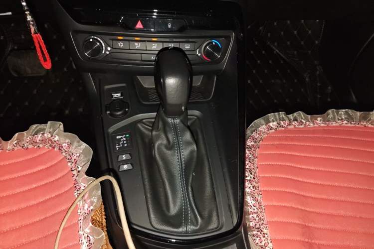 Used Peugeot 308 2016 1.6L Automatic Fashion Edition Gear Lever