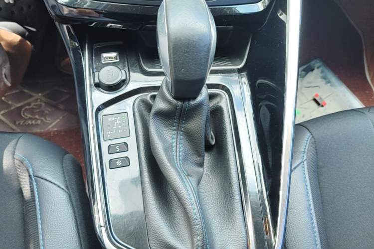 Used Peugeot 308 2016 1.6L Automatic Luxury Edition Gear Lever
