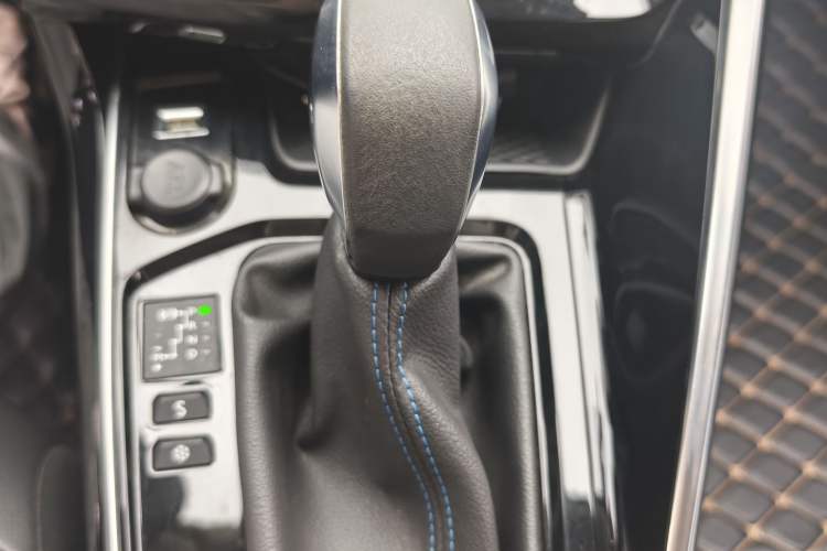 Used Peugeot 308 2016 1.6L Automatic Luxury Edition Gear Lever
