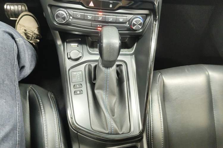 Used Peugeot 308 2016 1.6L Automatic Fashion Edition Gear Lever