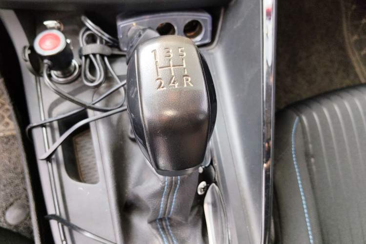 Used Peugeot 308 2016 1.6L Manual Fashion Edition Gear Lever