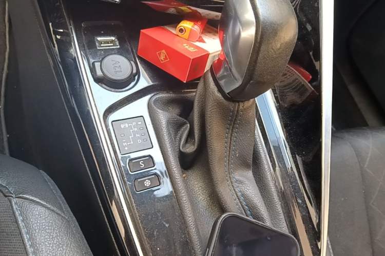 Used Peugeot 308 2016 1.6L Automatic Luxury Edition Gear Lever