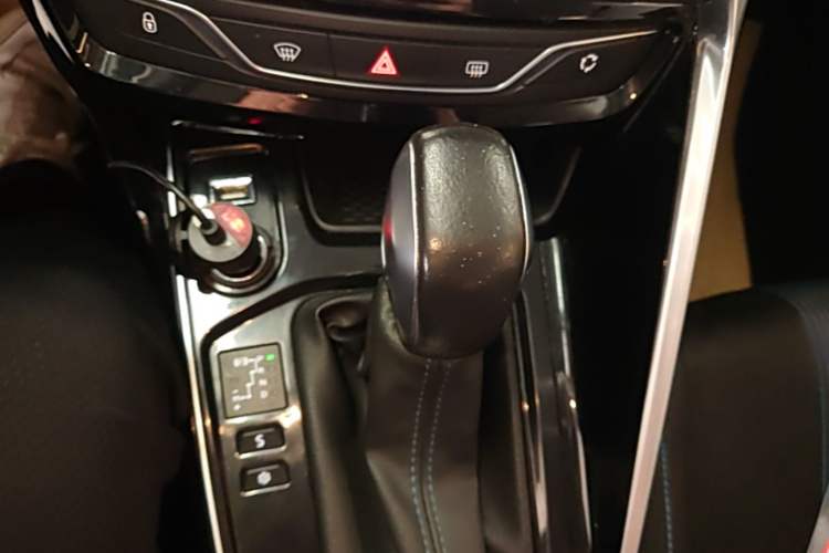 Used Peugeot 308 2016 1.6L Automatic Luxury Edition Gear Lever
