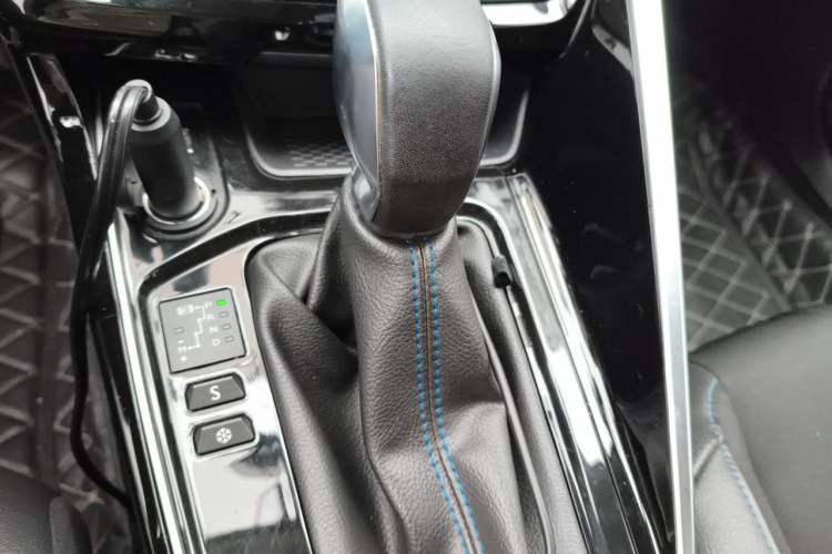 Used Peugeot 308 2016 1.6L Automatic Luxury Edition Gear Lever