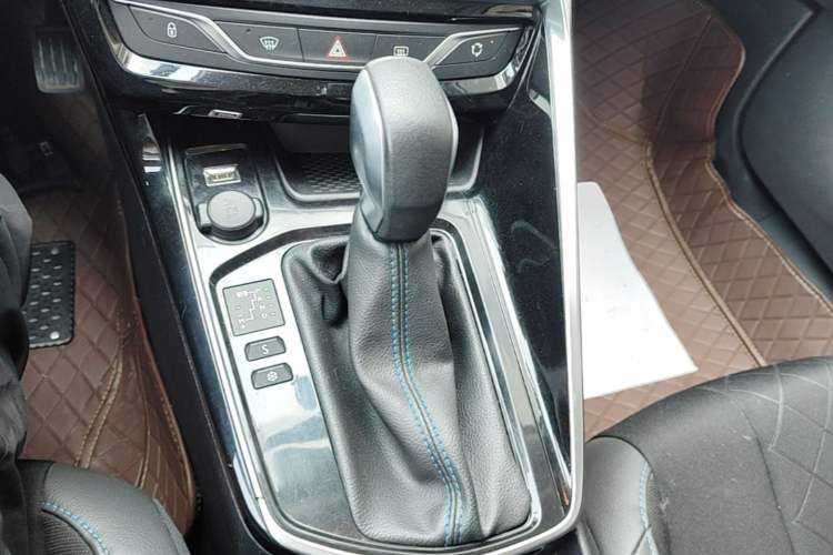 Used Peugeot 308 2016 1.6L Automatic Luxury Edition Gear Lever