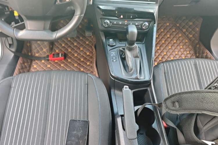 Used Peugeot 308 2016 1.6L Automatic Fashion Edition Gear Lever