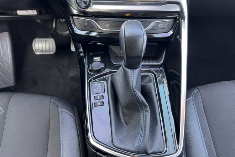 Used Peugeot 308 2016 1.6L Automatic Luxury Edition Gear Lever