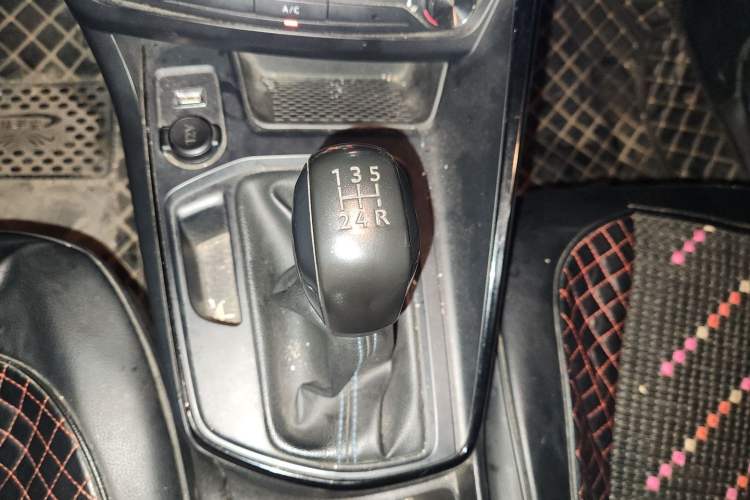 Used Peugeot 308 2016 1.6L Manual Fashion Edition Gear Lever
