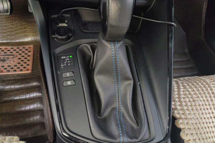 Used Peugeot 308 2016 1.6L Automatic Fashion Edition Gear Lever