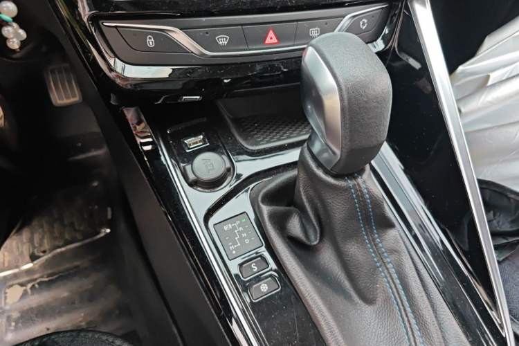 Used Peugeot 308 2016 230THP Automatic Luxury Edition Gear Lever