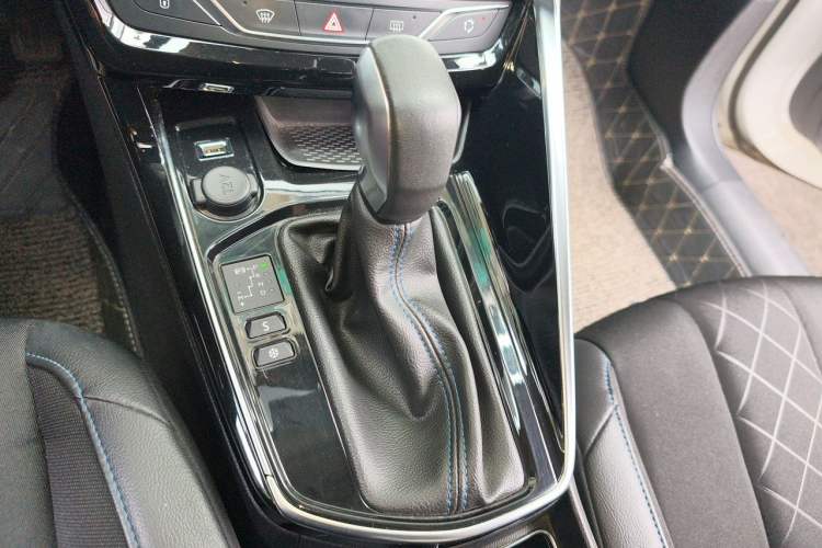 Used Peugeot 308 2016 1.6L Automatic Luxury Edition Gear Lever