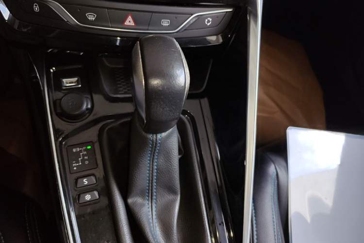 Used Peugeot 308 2016 1.6L Automatic Luxury Edition Gear Lever