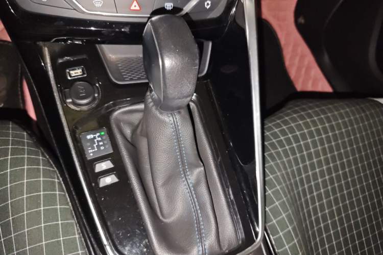 Used Peugeot 308 2016 1.6L Automatic Luxury Edition Gear Lever