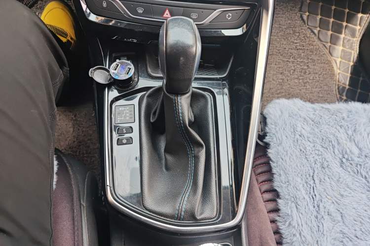 Used Peugeot 308 2016 1.6L Automatic Fashion Edition Gear Lever