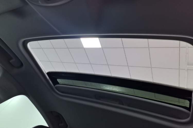 Used Peugeot 308 2016 350THP Automatic Prestige Edition Headliner