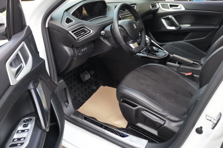 Used Peugeot 308 2016 1.6L Automatic Luxury Edition Interior 1