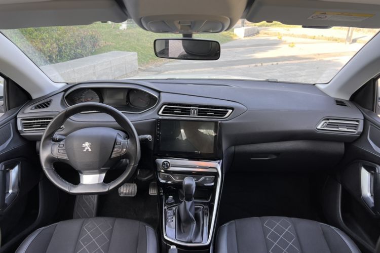 Used Peugeot 308 2016 1.6L Automatic Luxury Edition Interior 1