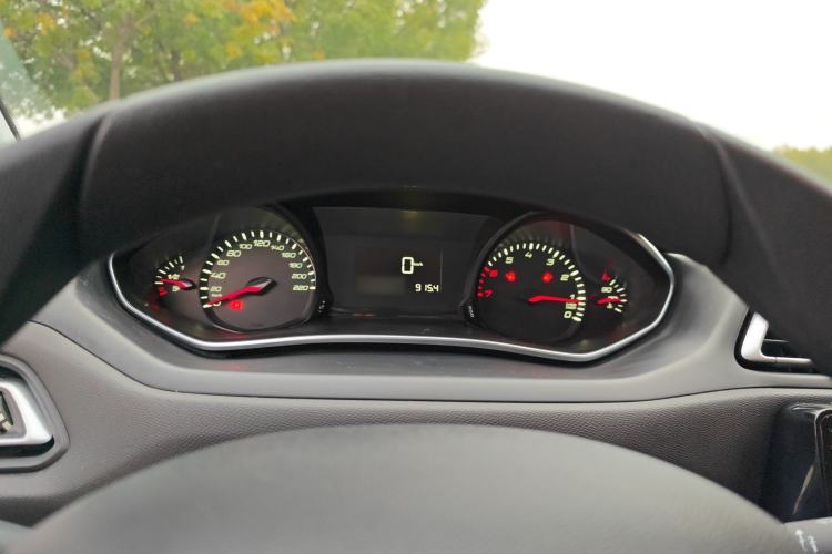 Used Peugeot 308 2016 1.6L Manual Fashion Edition Interior 10