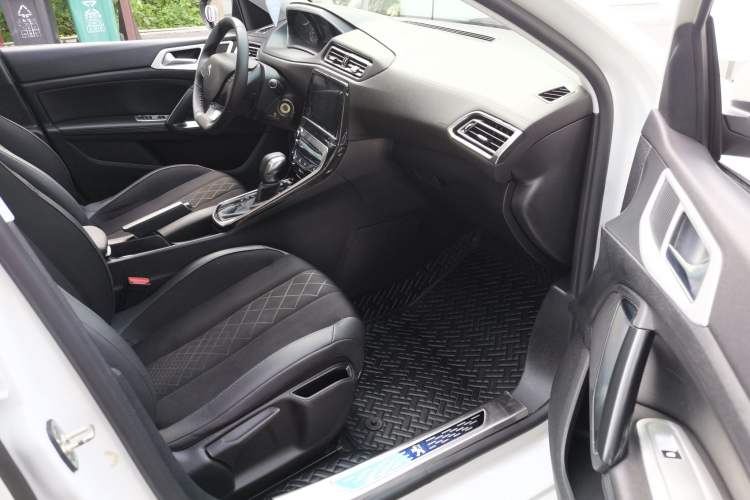 Used Peugeot 308 2016 1.6L Automatic Luxury Edition Interior 11