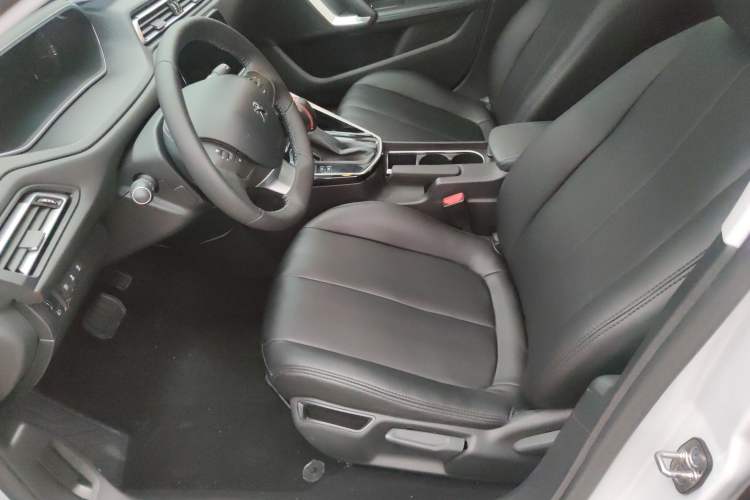 Used Peugeot 308 2016 1.6L Automatic Luxury Edition Interior 3