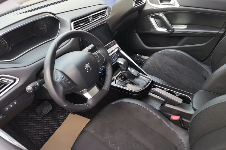 Used Peugeot 308 2016 1.6L Automatic Luxury Edition Interior 3