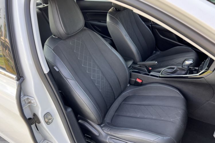 Used Peugeot 308 2016 1.6L Automatic Luxury Edition Interior 3