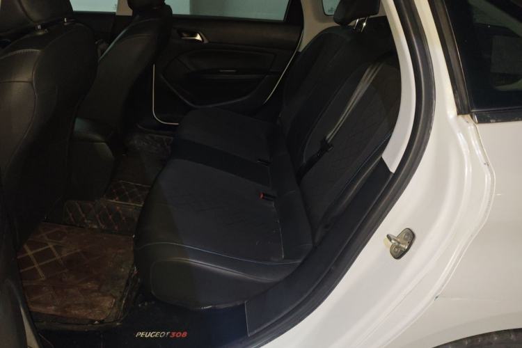 Used Peugeot 308 2016 1.6L Automatic Luxury Edition Interior 4