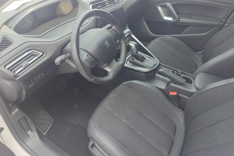 Used Peugeot 308 2016 230THP Automatic Luxury Edition Interior 4
